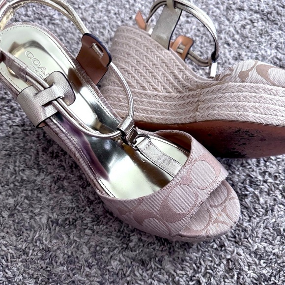 Coach Leah signature print wedge gold Size 8 - Picture 1 of 10